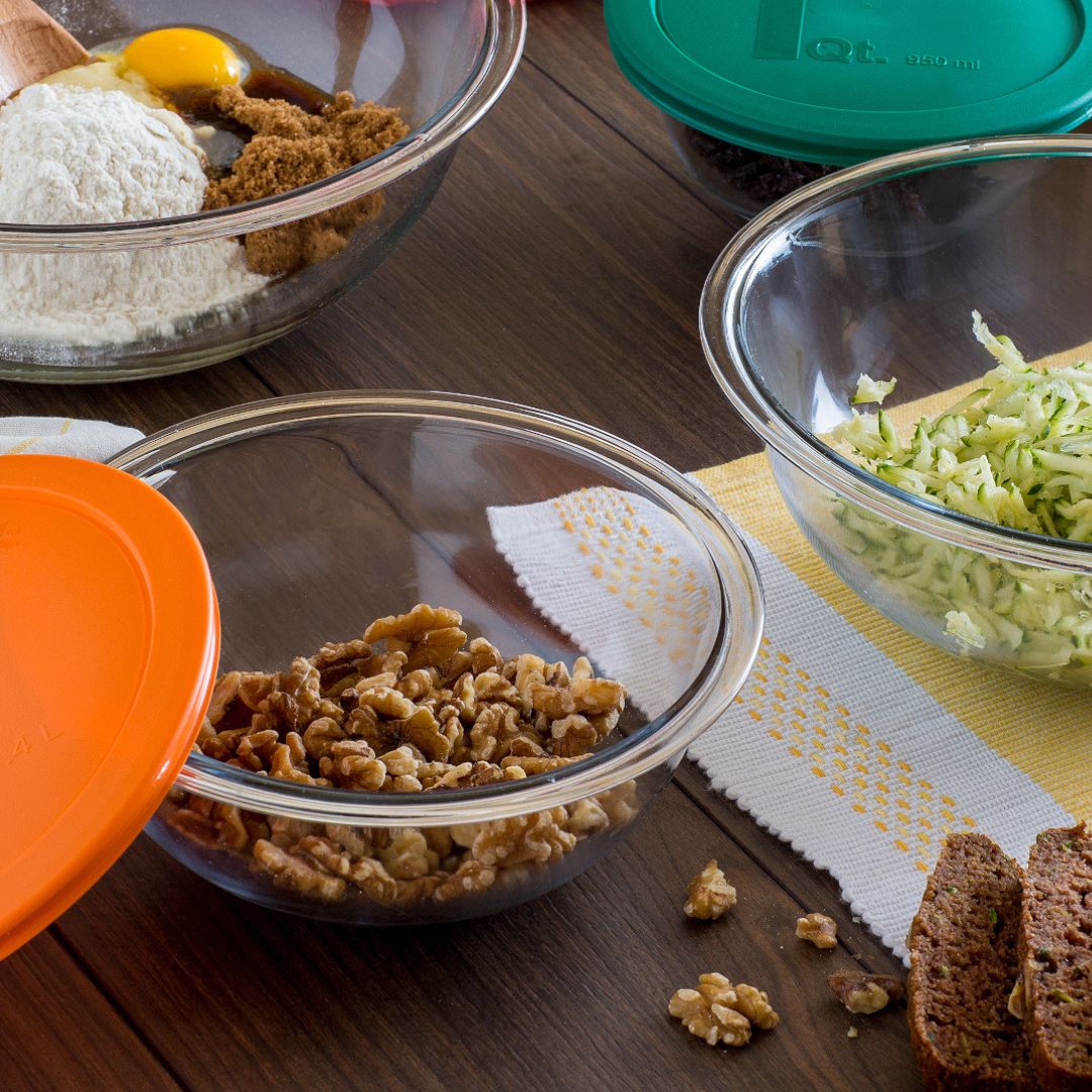 【限定】8日23時まで25％オフ‼️PYREX 　アーミッシュ3点セット Pyrex® 6-piece Mixing Bowl Set with Assorted Lids